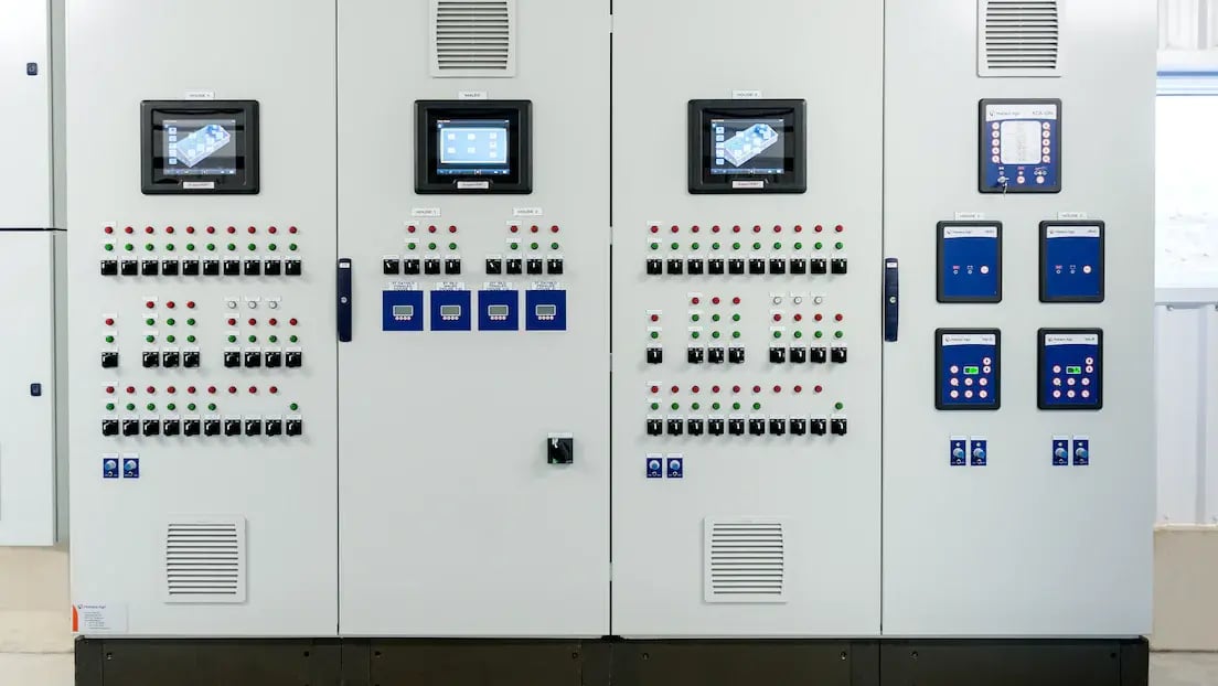 Poultry-systems-item-4-Switch-panel-copy